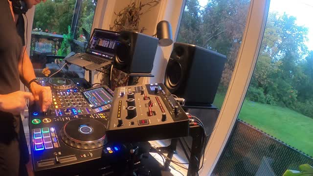 Hands Up — DJ Diego live