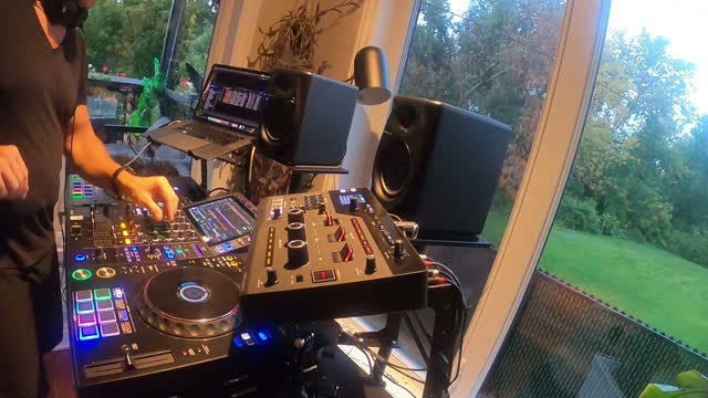 The Build — DJ Diego live