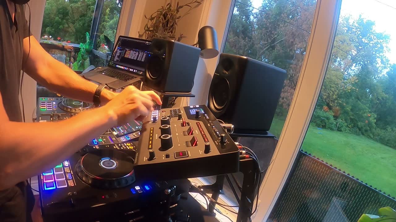 DJ Diego on the XDJ-AZ